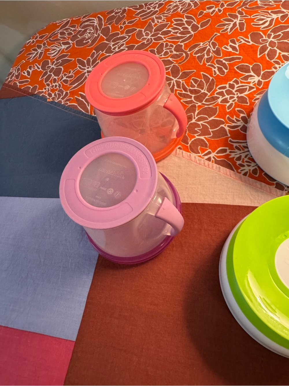 3 Munchkin Stay Put Suction Bowls & 2 Munchkin snack catcher containers - Picture 10 of 13